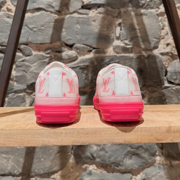 Louis Vuitton Women’s sneakers - Picture 2 of 4